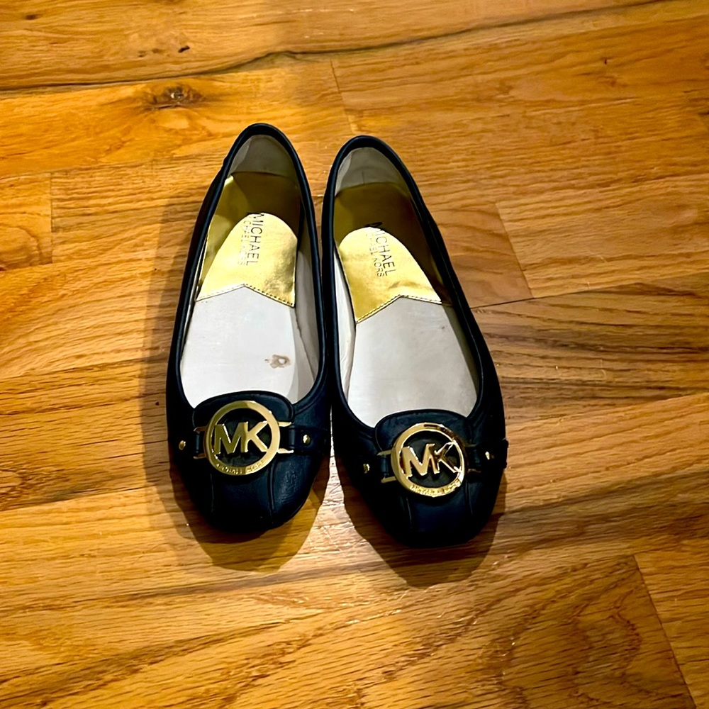 Michael Kors navy flats